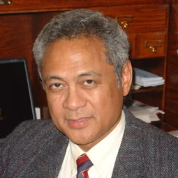 Published review image for Dr. Romulo Valdez